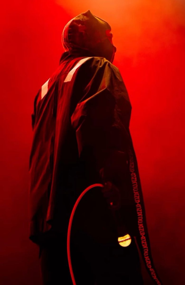 Tyler_yoseph's tweet photo. So that’s why he got rid of that jacket https://t.co/T2KHlkz9jy