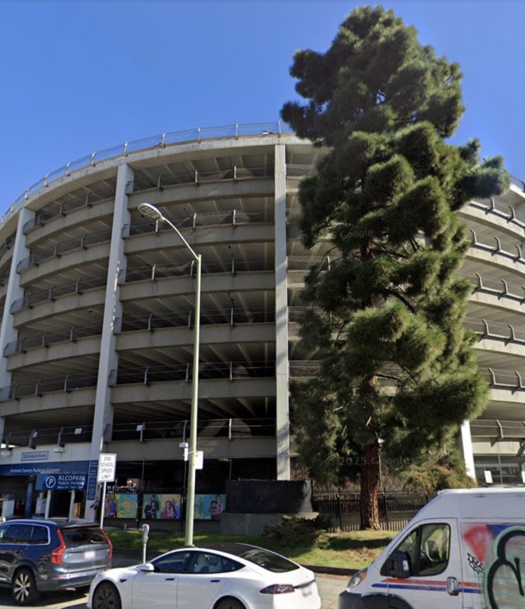 henrykleeKTVU's tweet photo. 5 vehicles stolen from Alcopark parking garage near 13th &amp; Madison downtown - incl. @ACSOSheriffs cars - but all since recovered w/help by @Flock_Safety, incl. unmarked blue Ford Explorer like this one w/exempt plate, front push-bar bumper, overhead light bar, radio &amp; sirens https://t.co/GlEqIYFCmn