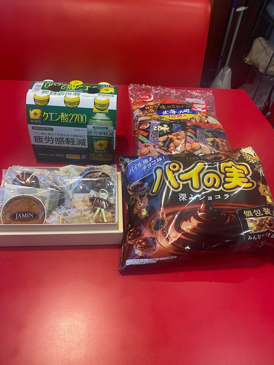 kidouya_sendai's tweet photo. おはようございます。
本日通常営業
10時〜25時
15時前から15時30分までスープ調整の為一旦閉めさせていただきます。

差し入れありがとうございます😊
スタッフ皆でいただきました！

王道家直系
鬼道家
#王道家直系
#鬼道家 https://t.co/6Rwl4QuJVB