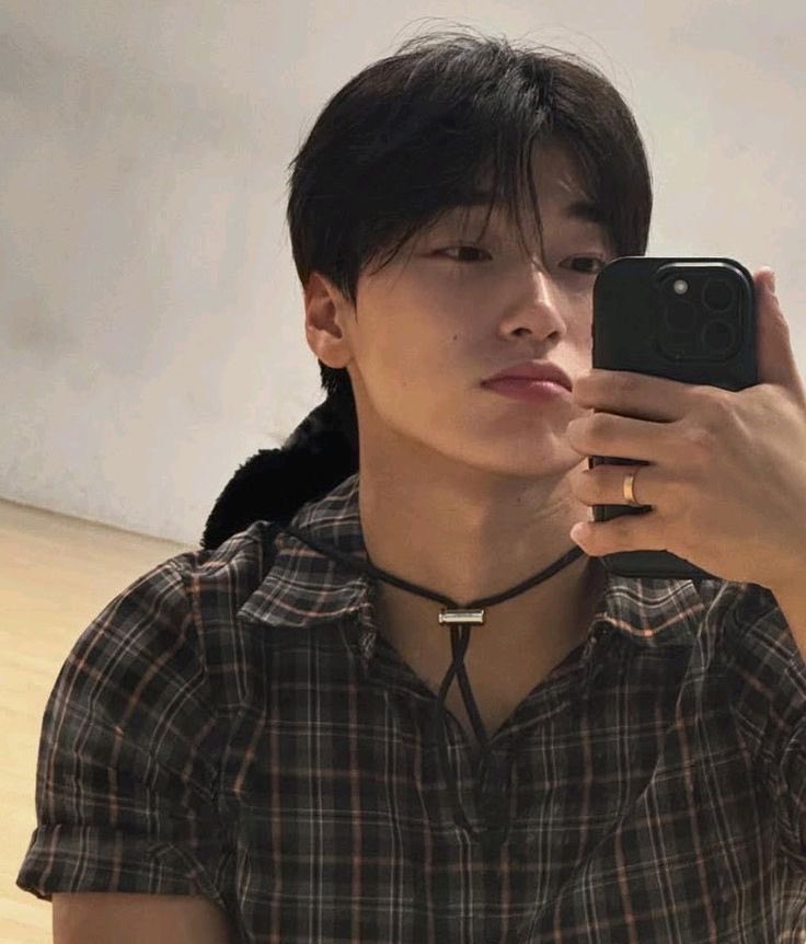 iLy300O's tweet photo. a snsng socmed au ❣️

in which ysng finds out about sn’s secret private account and chaos ensues https://t.co/QV9Xs0h8bx