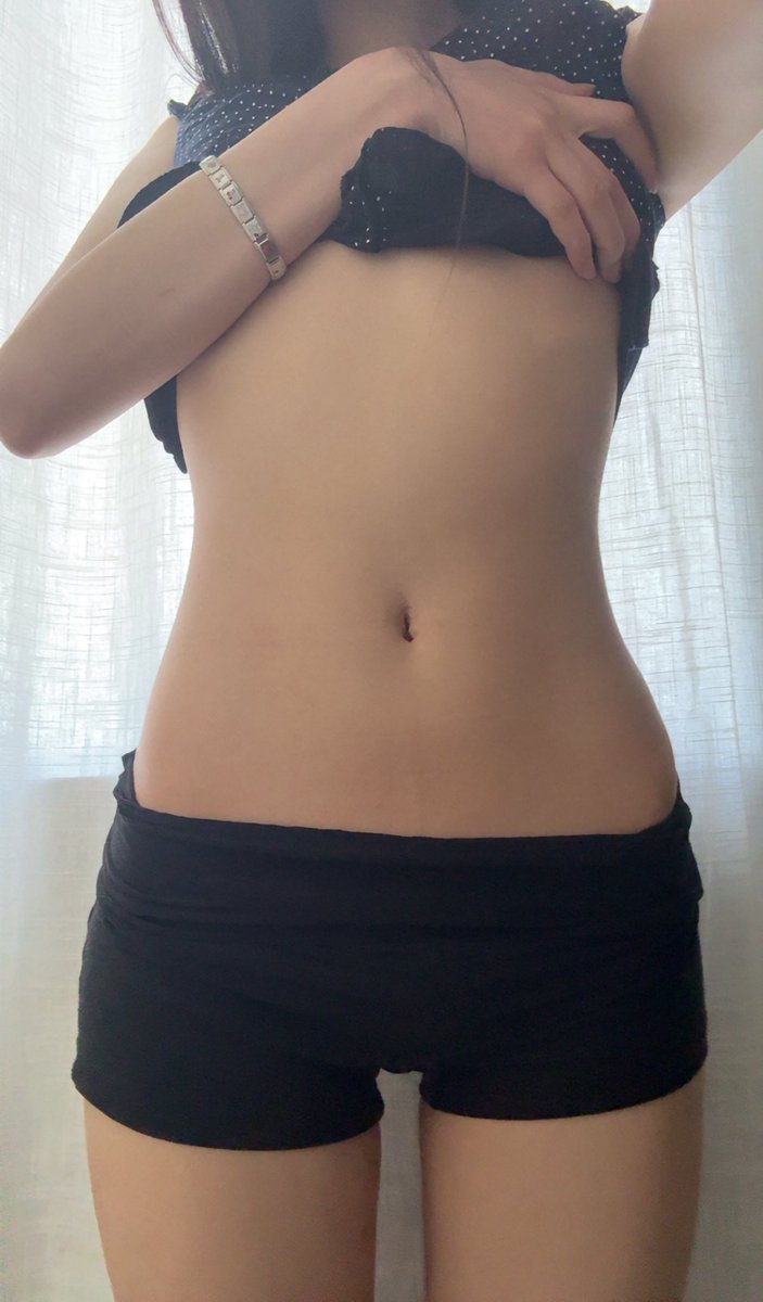 demondevilbat's tweet photo. スタイルは誰にも負けないよ？？ https://t.co/BvkqtL61mO