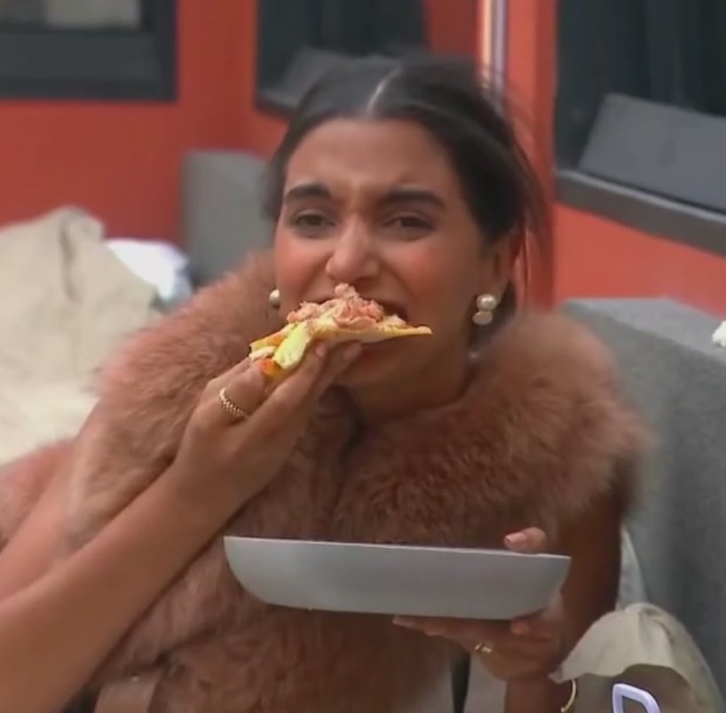 ShelbyT182's tweet photo. “¿Y tu dignidad? El que coma de esa pizza no es coherente” 

MISS INCONGRUENTE 😂🍕

#LCDLF6 https://t.co/BXaNzouwCf