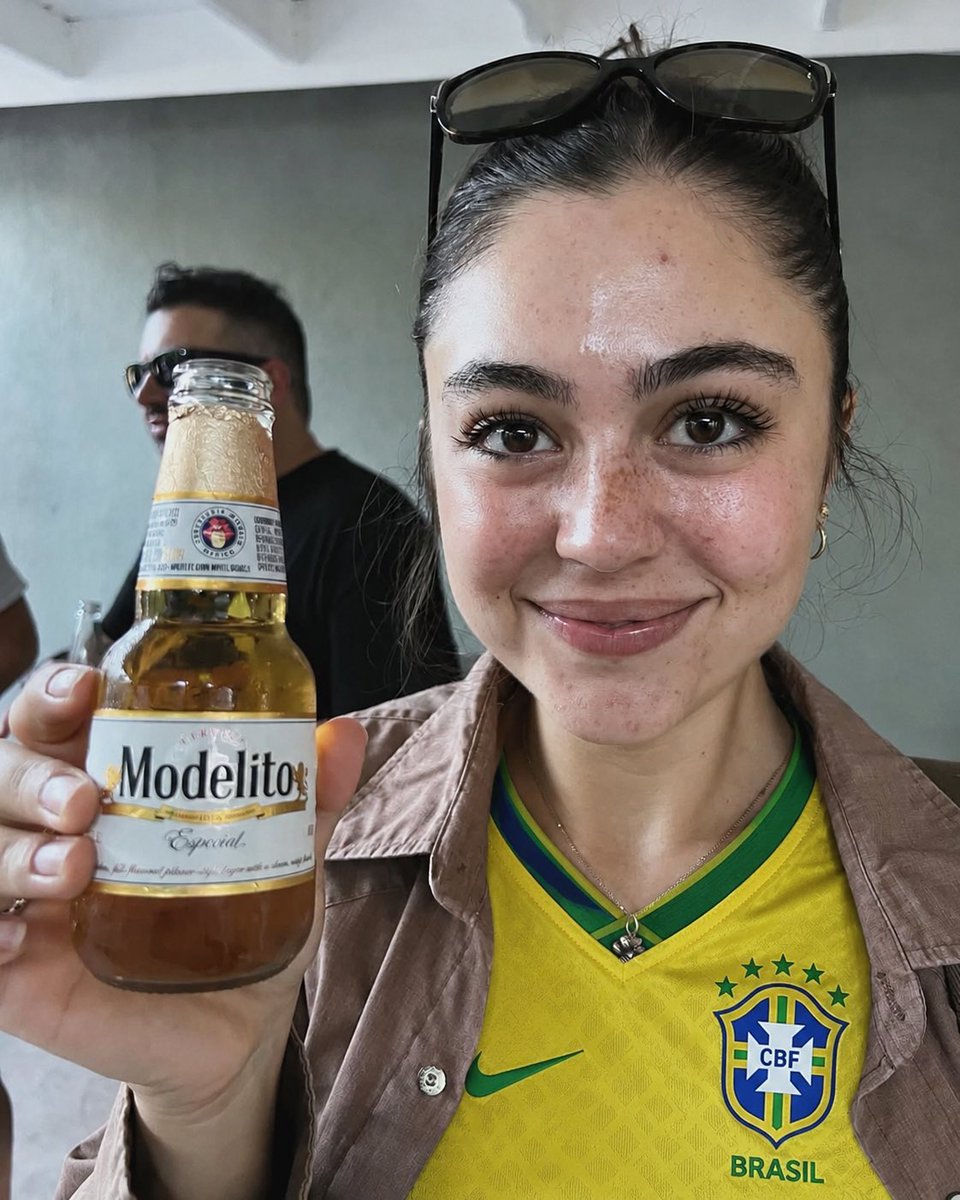 kazmunismo's tweet photo. — coisas que fazem sofi ser sofi 

- rosa
-lírios 
- six of crows
- brooklyn 99
- mate
- gracelogan
- frutas
- chocolate
- mulan
- roupa de frio
- mulan 
- crocs https://t.co/yq6Y3Pe321