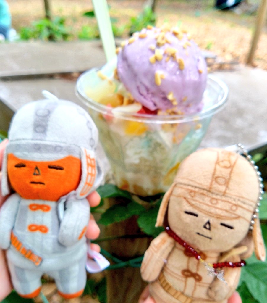 1nyan7's tweet photo. 後半も行けました。
せっかく閉館までいたので、暗くて全然見えない武人達を撮っておいた！
本番のハロハロも食べてきた✨ https://t.co/vjsF2OciTI