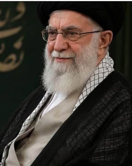 jose49729680's tweet photo. O Governo iraniano anuncia que foi realizado o inventario do patrimônio do senhor Ali Khamenei
Tudo o que possuía foi registado como sendo uma pequena viatura de carga.
Não possuía imóveis, contas bancárias, palácios, empresas nem patrimônio oculto.
Foram 47 anos como líder da https://t.co/jGbOdlrOtA