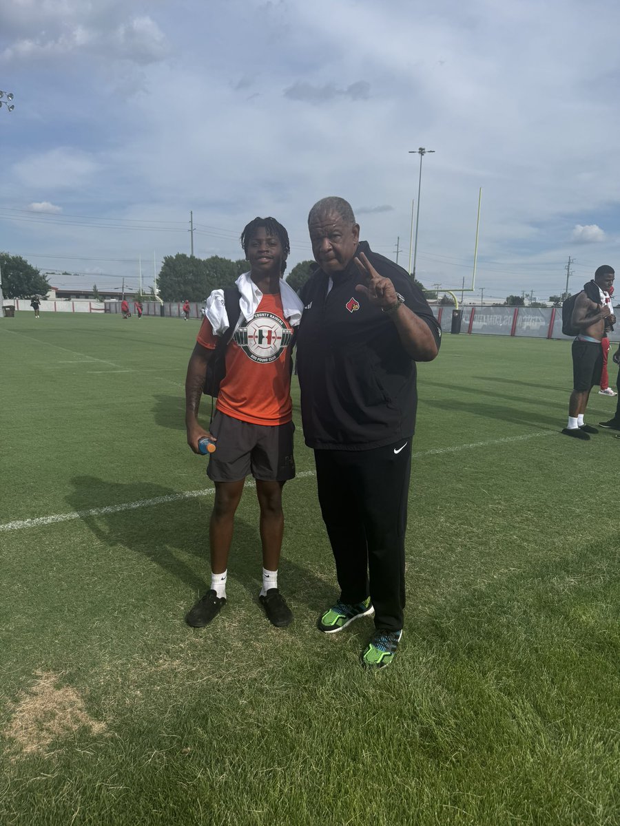 jashawnbuntyn's tweet photo. Had a great day competing at university of Louisville . Good work thanks for the opportunity to showcase my talent. @HartCountyFball @griffinchad22 @CoachKat5 @CoachBaker29 @HCHSRaider @deionbranch84 @vincemarrow @LouisvilleFB @Rivals https://t.co/HjMDgJBE0u