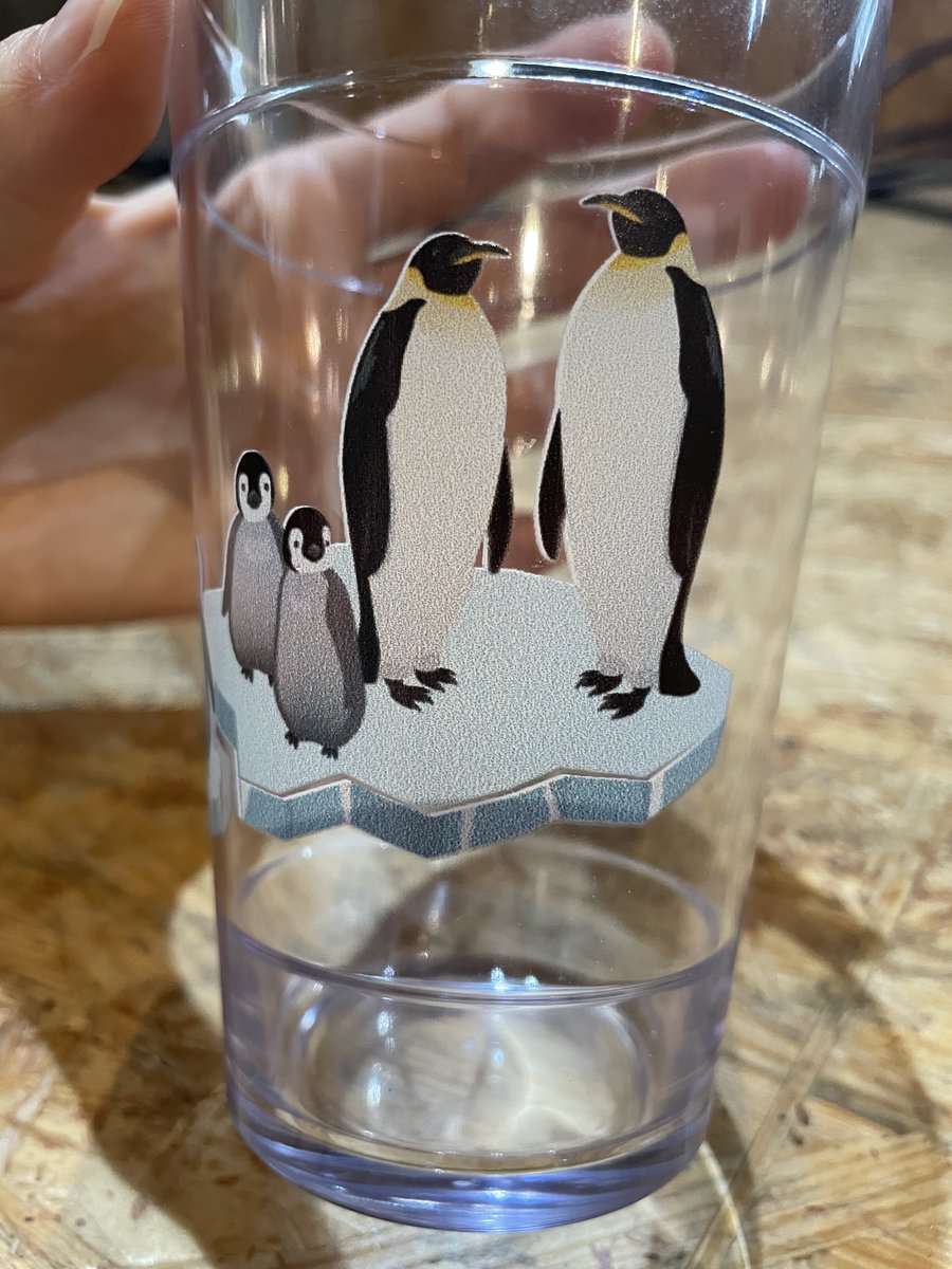 Infinity_and_cs's tweet photo. おはようございます∞
#メルカリ 新商品です📢

一点ものの #ペンギン の #コップ 🐧
回転 #UV印刷 しました!!

氷上の親子ペンギンがかわいいプラスチックのコップです💁

プラスチック製なので軽く屋外や #アウトドア の使用もおすすめです◎

https://t.co/WgpBY7k0gw

#企業公式相互フォロー https://t.co/EW7MyCQiZX