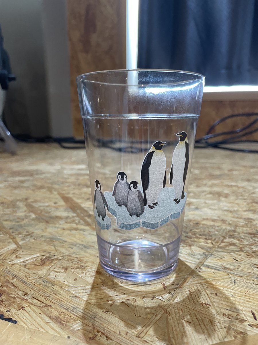 Infinity_and_cs's tweet photo. おはようございます∞
#メルカリ 新商品です📢

一点ものの #ペンギン の #コップ 🐧
回転 #UV印刷 しました!!

氷上の親子ペンギンがかわいいプラスチックのコップです💁

プラスチック製なので軽く屋外や #アウトドア の使用もおすすめです◎

https://t.co/WgpBY7k0gw

#企業公式相互フォロー https://t.co/EW7MyCQiZX