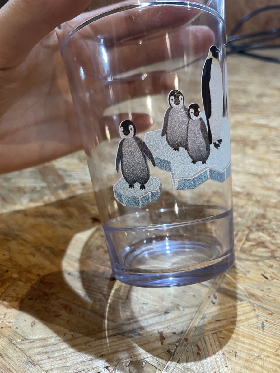Infinity_and_cs's tweet photo. おはようございます∞
#メルカリ 新商品です📢

一点ものの #ペンギン の #コップ 🐧
回転 #UV印刷 しました!!

氷上の親子ペンギンがかわいいプラスチックのコップです💁

プラスチック製なので軽く屋外や #アウトドア の使用もおすすめです◎

https://t.co/WgpBY7k0gw

#企業公式相互フォロー https://t.co/EW7MyCQiZX