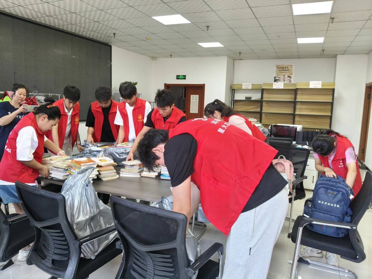 JirutchadaIntac's tweet photo. Join our community book swap this Sat at 2pm in the central plaza! Bring pre-loved books, take new reads u0026 meet neighbors. Free, fun u0026 eco-friendly—don’t miss it!， https://t.co/IEy1DUGNL0