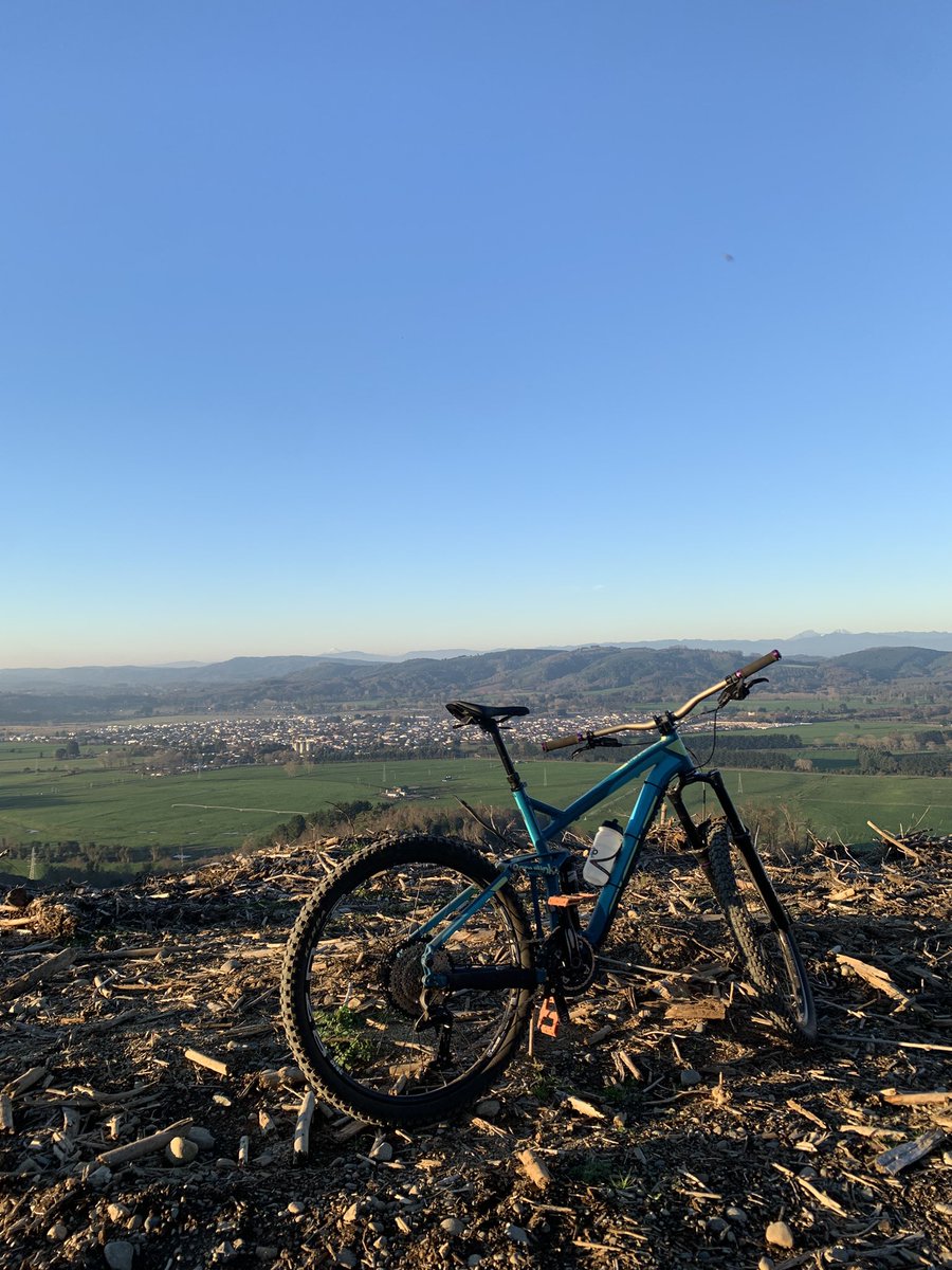 kmilo636's tweet photo. Buena tarde de bici https://t.co/OTsCU5cfJf