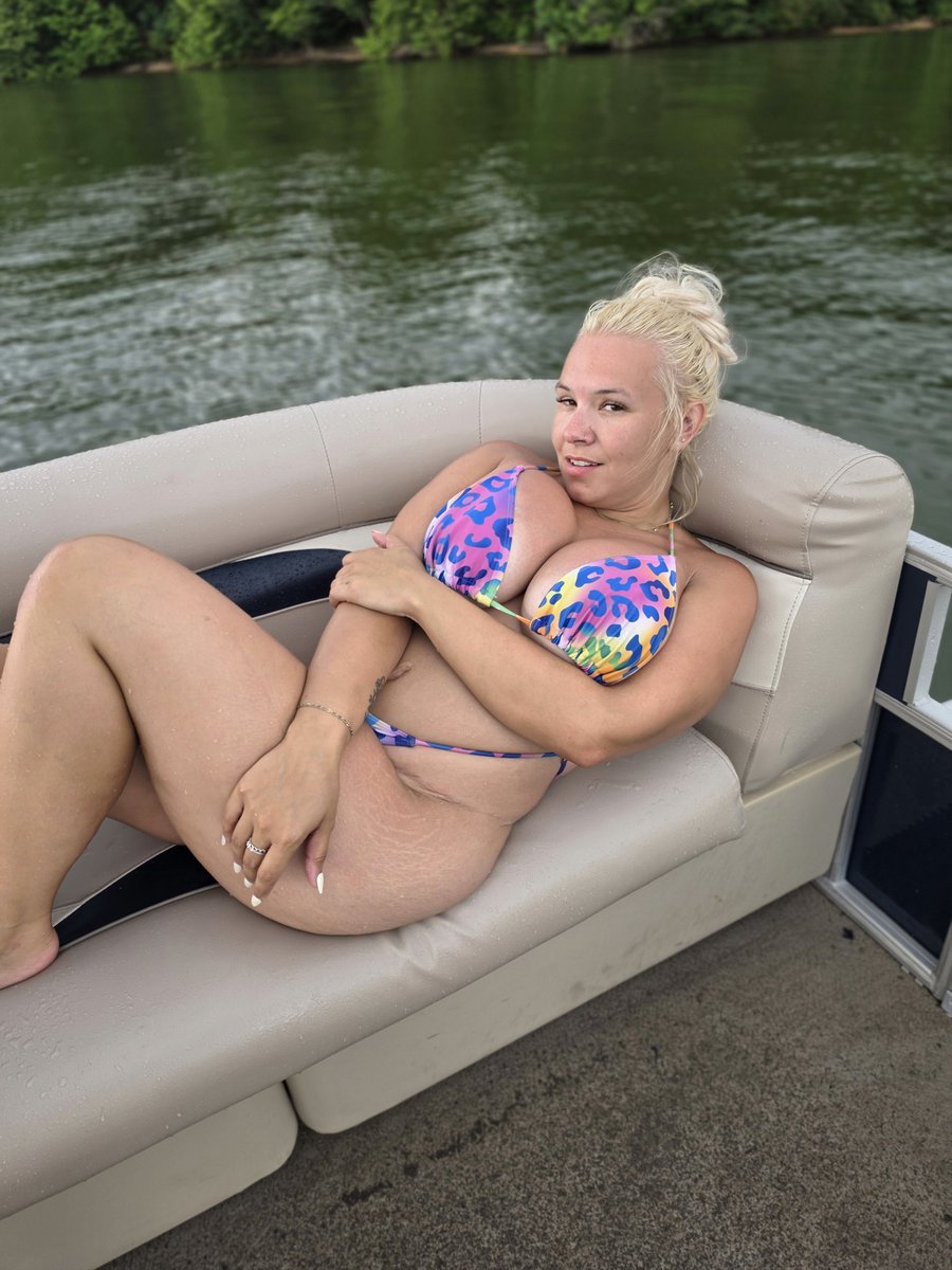 thicciNickyDDD's tweet photo. Tanned and t1psy 🍸🧉 https://t.co/i5M3r04Hg0