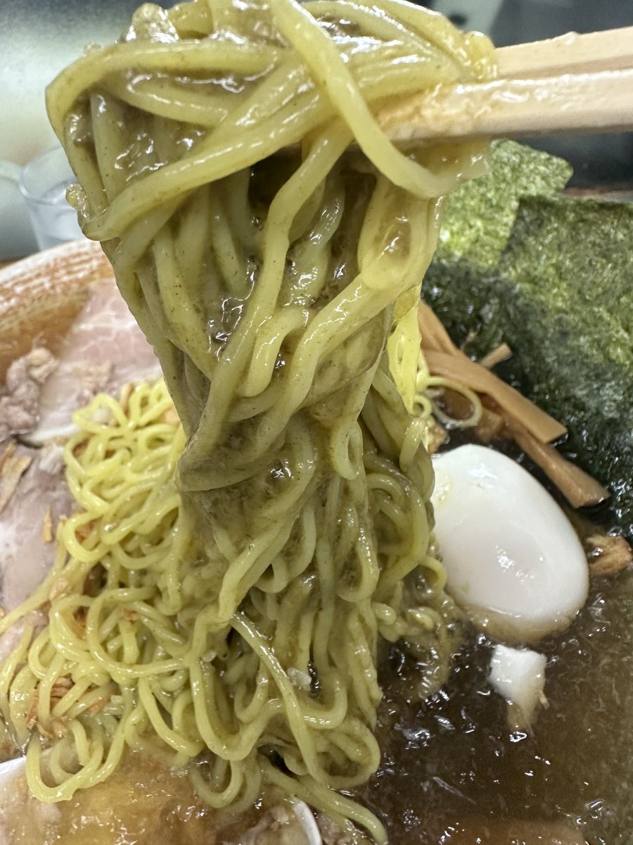aranami831's tweet photo. 神保町 覆麺智
土曜の絶品栄螺清湯が大将の心意気により冷やしとなって月曜朝にHe is Back！宝石の様に輝くジュレ出汁を一口頬張ると澄み切った栄螺の潮の旨味が爽快に栄螺！栄螺の身と肝が擦り潰されたソースが絡んだ麺は濃厚なビター感と磯感がもったり最高や！〆の出汁割で大満足！ご馳走様でした！ https://t.co/134N4I1N35