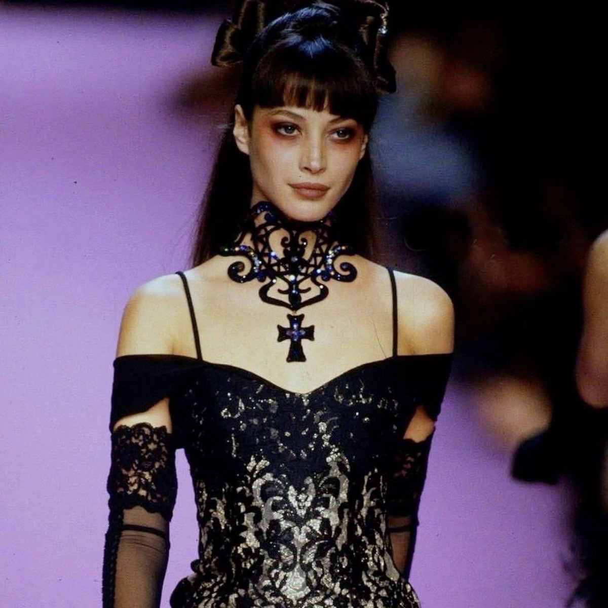 tuesdaywood's tweet photo. christy turlington

christian lacroix fall 1994 https://t.co/5MikVVlhVh