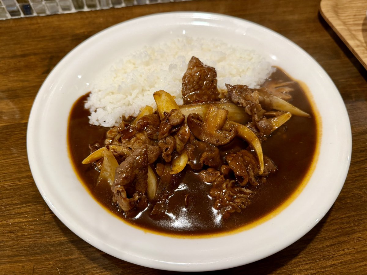 8969182's tweet photo. レバニラ定食
ハヤシライス

レバ定の味付けが美味すぎなのと
レバー新鮮、分厚い、臭くない

食べても食べてもレバー
にらもやし炒めにレバーじゃなくて
ほぼレバー炒め、仏でした

後から来たミンチさん🔥

シェフ、マッサ今日もありがとう！
ご馳走様でした！
美味かったぁ

明日からも頑張れる https://t.co/br1cgScavs