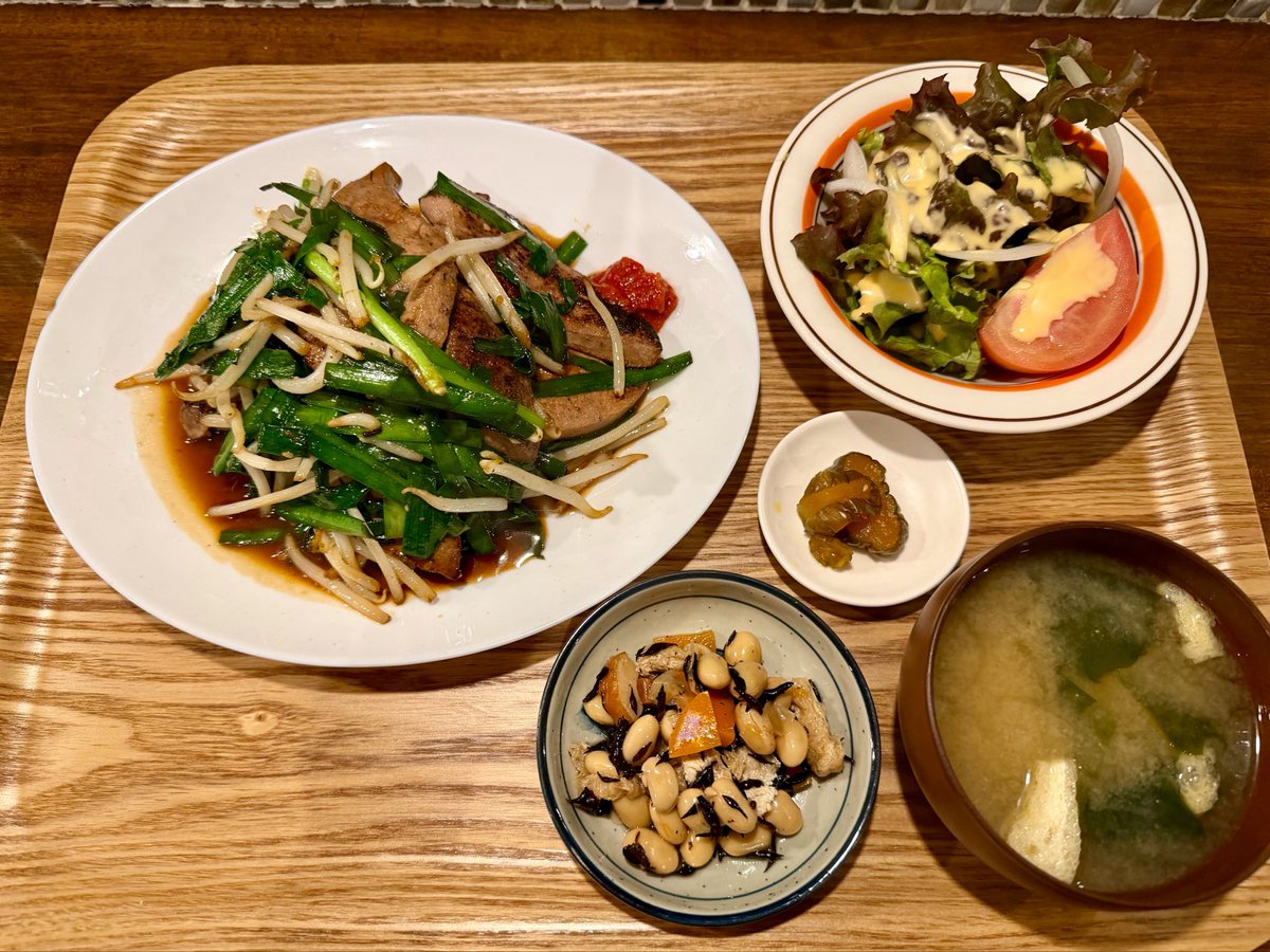 8969182's tweet photo. レバニラ定食
ハヤシライス

レバ定の味付けが美味すぎなのと
レバー新鮮、分厚い、臭くない

食べても食べてもレバー
にらもやし炒めにレバーじゃなくて
ほぼレバー炒め、仏でした

後から来たミンチさん🔥

シェフ、マッサ今日もありがとう！
ご馳走様でした！
美味かったぁ

明日からも頑張れる https://t.co/br1cgScavs