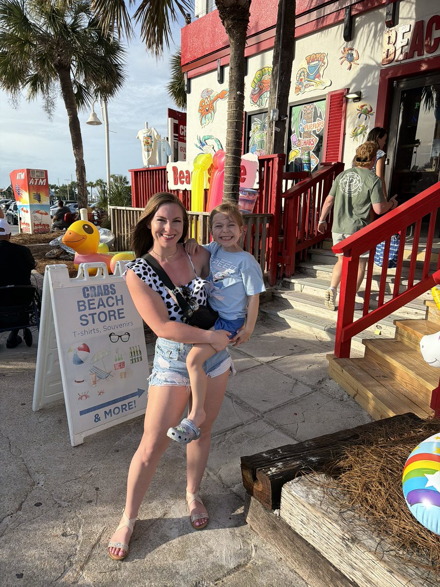 alli_mac27's tweet photo. my lil beach bum 🌊 https://t.co/BqOWJWf4kk