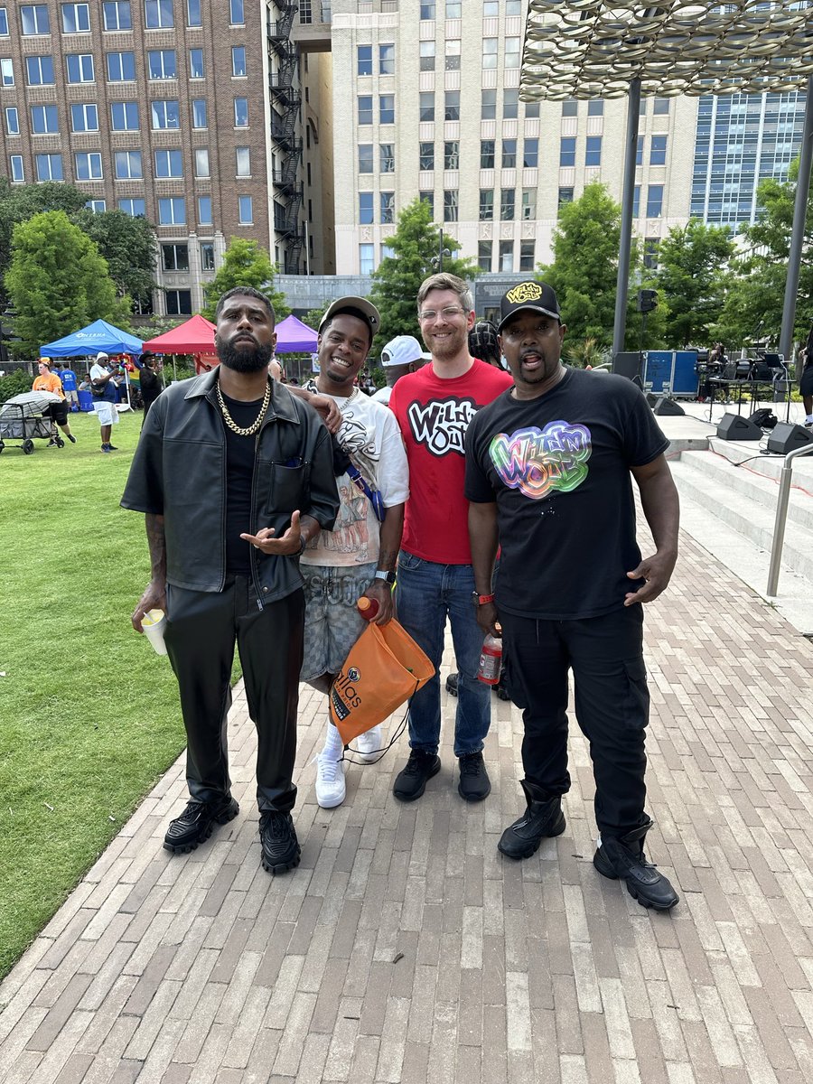 MrJacobWilliams's tweet photo. Thank you, Dallas! Glad we could see eye to eye.

I had a lot of fun doing comedy there this weekend and hanging out with some friends from Wild ’N Out.

Next weekend on June 12–13, you can catch me and Rip Micheals at Quezada’s Comedy Club in Bernalillo, New Mexico. https://t.co/Po7ZLFUhJc