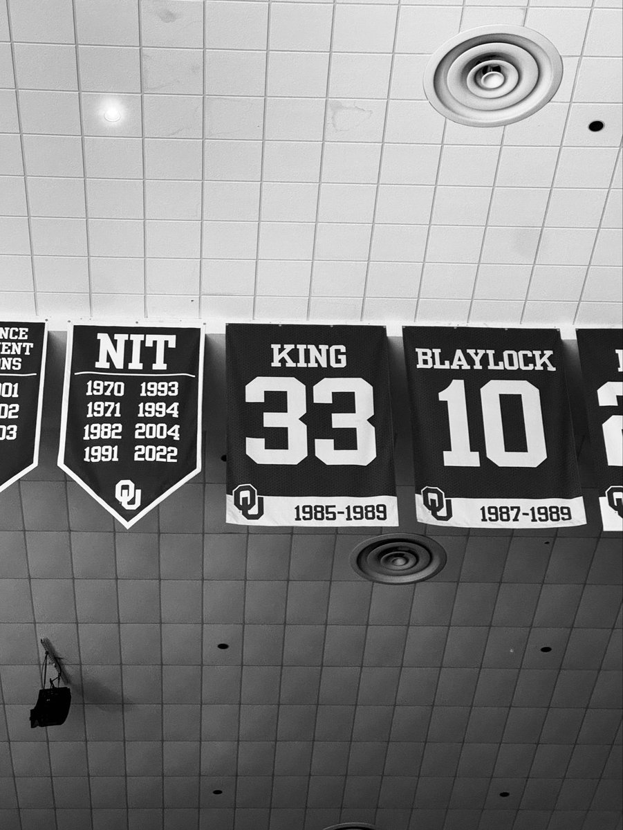 TheTraeYoung's tweet photo. Being in the gym today that Stacey King helped build… then hearing the news😭😔 
My deepest condolences to the Family! 
Stacey King will never be forgotten🙏🏽❤️ https://t.co/5cpzEsP0hJ