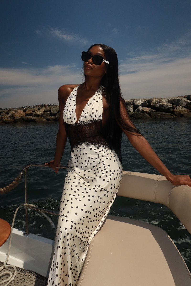 finsupermodel's tweet photo. Rich black barbie🖤 https://t.co/rc14W0vaxQ