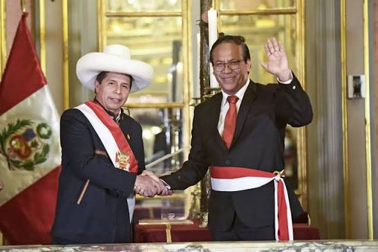 CubillasMatias's tweet photo. ESTOS PERSONAJES NO PUEDEN GOBERNAR UN PAIS LLENO DE RECURSOS LOS ZURDOS NO SABEN NADA DE ECONOMÍA ES LA DESTRUCCIÓN DEL SISTEMA DEMOCRÁTICO ARRIBA PERU 🇵🇪 https://t.co/nqVMUemZDv