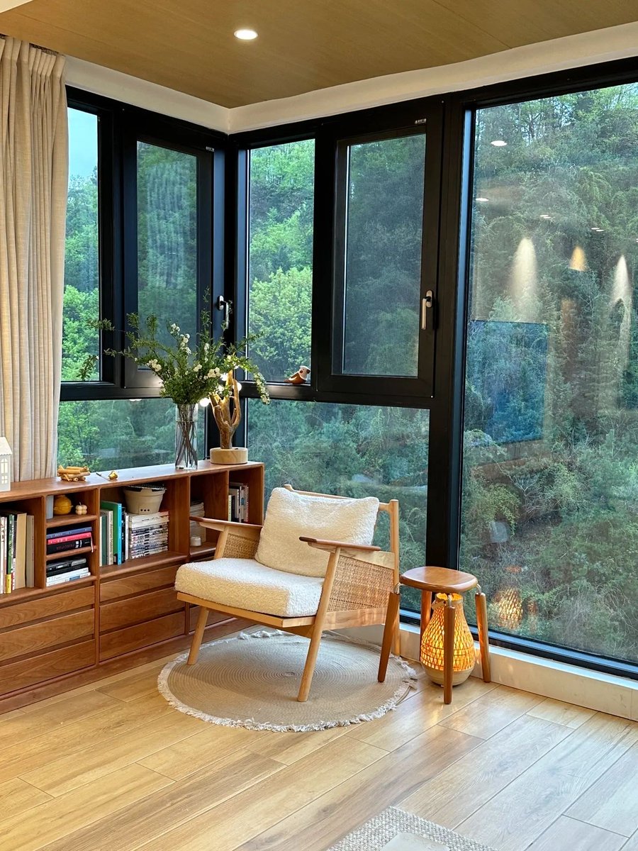 ChoeurStRomain's tweet photo. Just tried a sunroom with adjustable skylights and honestly My morning coffee just got a next-level cozy upgrade—natural light, no harsh glare, pure calm vibes ， https://t.co/PCrgTsQtOQ