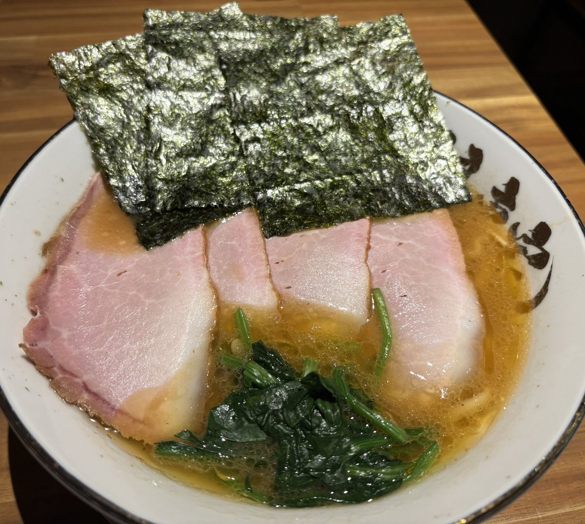 xxxNoguriNxxx's tweet photo. 嫁ちゃんは野良裏家のチャーシュー麺【裏】を食べましたー。(ﾟ∀ﾟ)

新しくなった【裏】があまりにも良くてスープを一口飲んだコメントは「ぅうっはああ！美味ぁぁぁあ！！！」とのことでしたー。 https://t.co/MuZJJ7rKeM