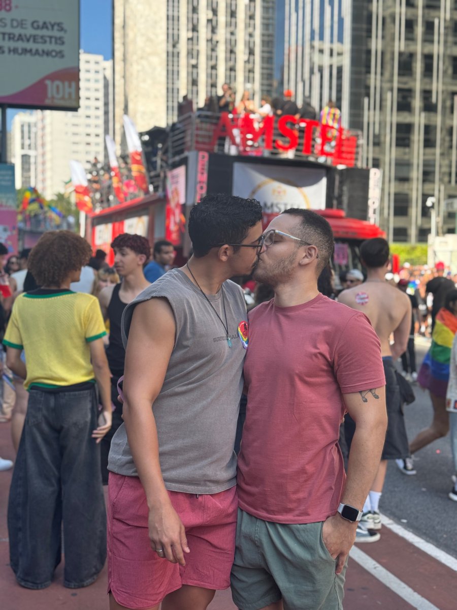 LevyRuan_'s tweet photo. Celebrando na Parada LGBT+ https://t.co/PqgeWkO7S7