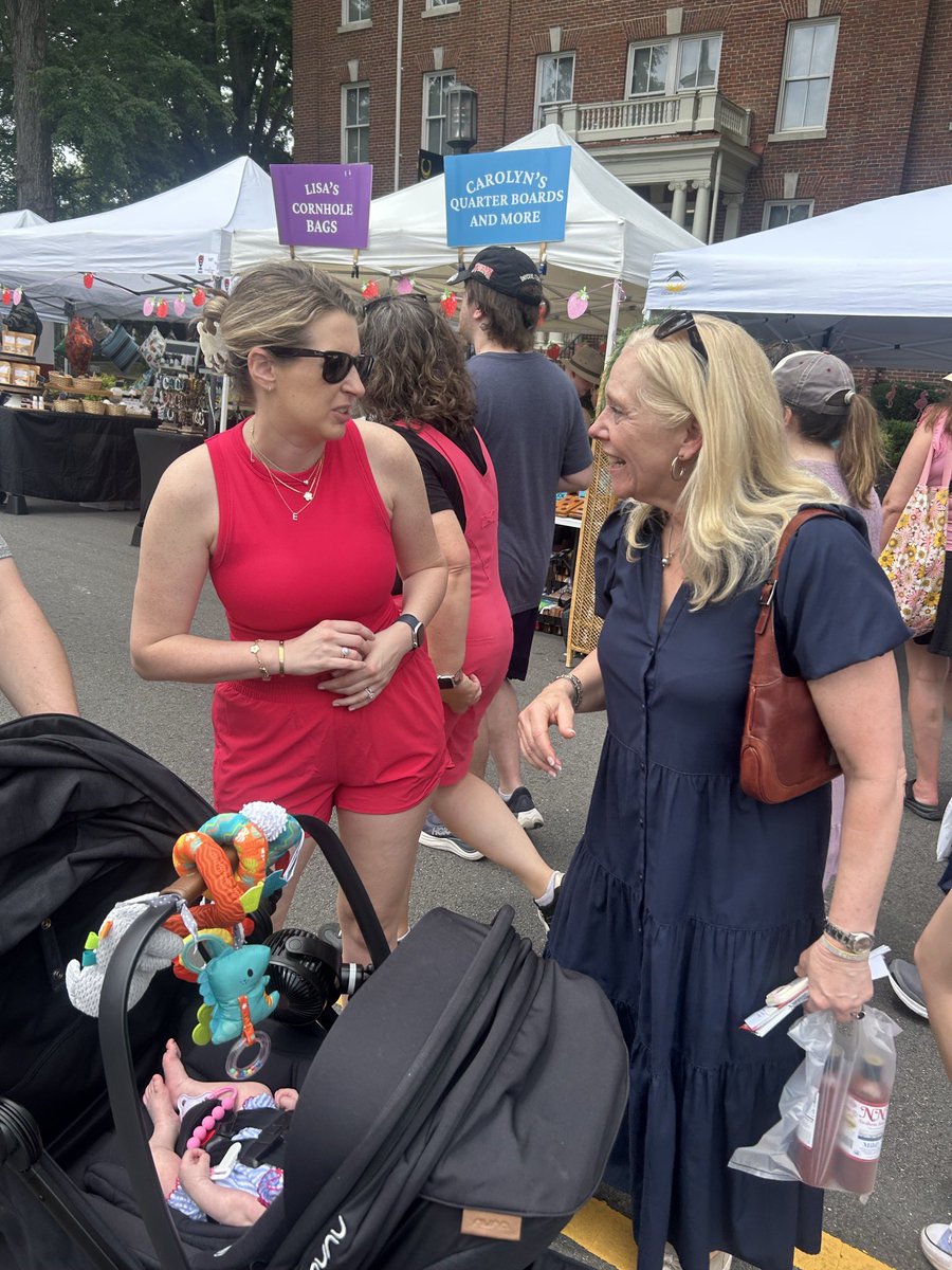 ShannonTaylorVA's tweet photo. 44 years of strawberries, community, and Hanover County pride. The Ashland Strawberry Faire did not disappoint. 🍓 https://t.co/by2XUnjWJ1