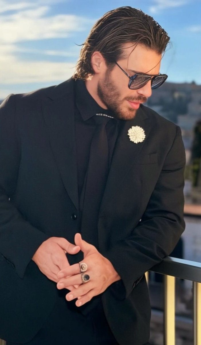 CarmenB38519797's tweet photo. Feliz Lunes YAMANAS 
🌺🤍💕🤍🌺🤍💕🤍🌺

"El triunfo es directamente proporcional al esfuerzo".

#CanYaman
#ElTurco  
#Sandokan https://t.co/t8twdQOhec