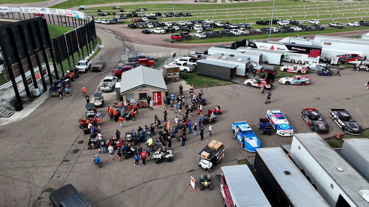 HusetsSpeedway's tweet photo. 34 Cressman Sanitation 410 Outlaw Sprint Series
28 Heser Auto & Detailing RaceSaver Sprints
16 Nordstrom’s Automotive Late Model Street Stocks
All Checked in for tonight’s action! 💪🔥
#RaceDay #CheckedIn https://t.co/6cbaaWuMXn