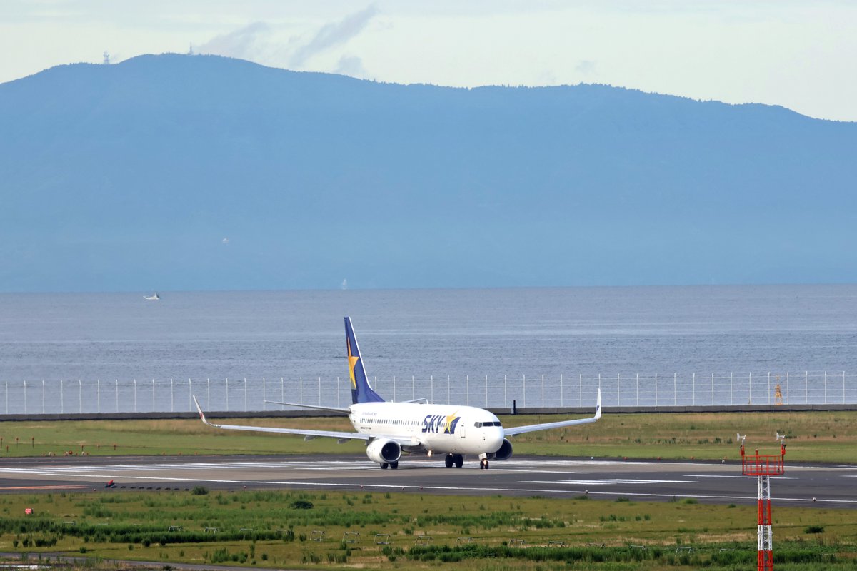 Centrairairport's tweet photo. 今朝もスカイマークの札幌便の出発でセントレアの一日が始まりました。梅雨に入りましたが、今朝は青空も少し見え、気持ちの良いスタートとなりました。いってらっしゃい！！ https://t.co/JMcUWZO6bQ