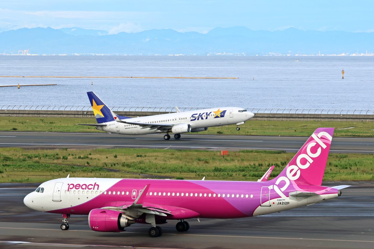 Centrairairport's tweet photo. 今朝もスカイマークの札幌便の出発でセントレアの一日が始まりました。梅雨に入りましたが、今朝は青空も少し見え、気持ちの良いスタートとなりました。いってらっしゃい！！ https://t.co/JMcUWZO6bQ