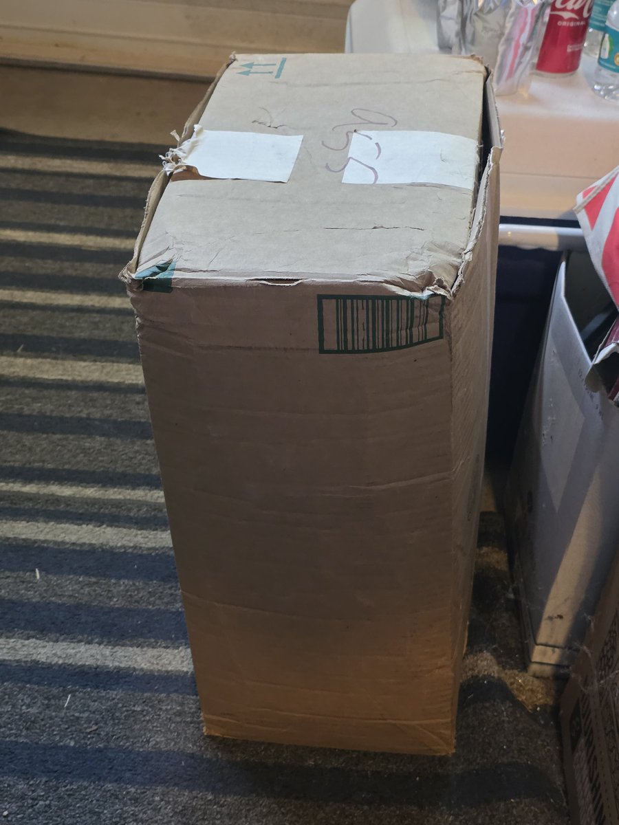 Specneedsmom4's tweet photo. One of the worst @amazon packaging/delivery jobs I've ever received. The box wasn't an Amazon box. It was half dilapidated, due to the 4 items I ordered being placed in too large of a box, and without any cushioning. Then, it was placed on its side in my garage. @AmazonHelp https://t.co/hCftLMab2U