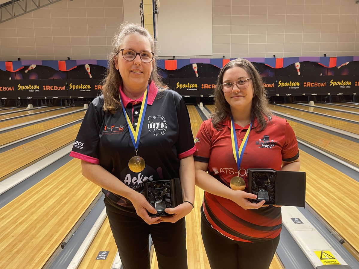 Swebowl's tweet photo. Under söndagen korades elva nya individuella svenska mästare 2026 i bowling. 
Svenska bowlingförbundet säger stort grattis med ett första bildkollage av två med åtta av de elva nya svenska mästarna. 

Läs mer på: https://t.co/YSxbr3pstE https://t.co/s00deulqPY