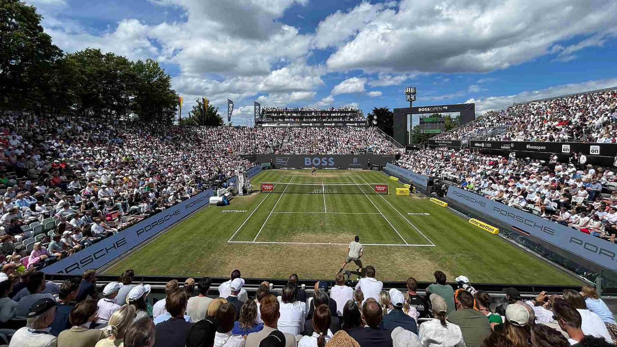 abratennis's tweet photo. 🇩🇪 ATP Stuttgart • 08 de junho de 2026

Apoie mais análises por aqui com um ♥️ neste post.

O ATP 250 de Stuttgart é o torneio MAIS RÁPIDO de todo o circuito. As condições favorecem jogadores agressivos, grandes sacadores e aqueles que gostam de encurtar os pontos com saque + primeira bola. Tenistas com perfil de ball striker e que possuem golpes retos são ótimas pedidas. 
É interessante, observarmos jogadores que estarão fazendo a transição do saibro para a grama. A adaptação costuma ser difícil, principalmente nas primeiras rodadas. A movimentação é diferente, o quique da bola é diferente e a velocidade de superfície é diferente. Portanto, não preciso estender o quão perigoso é fazer apostas ridículas em amplo favoritos nestas condições. 
Historicamente, esta também é a gira que mais me favorece nas apostas. Então, vamos firme nesta nova etapa do calendário.