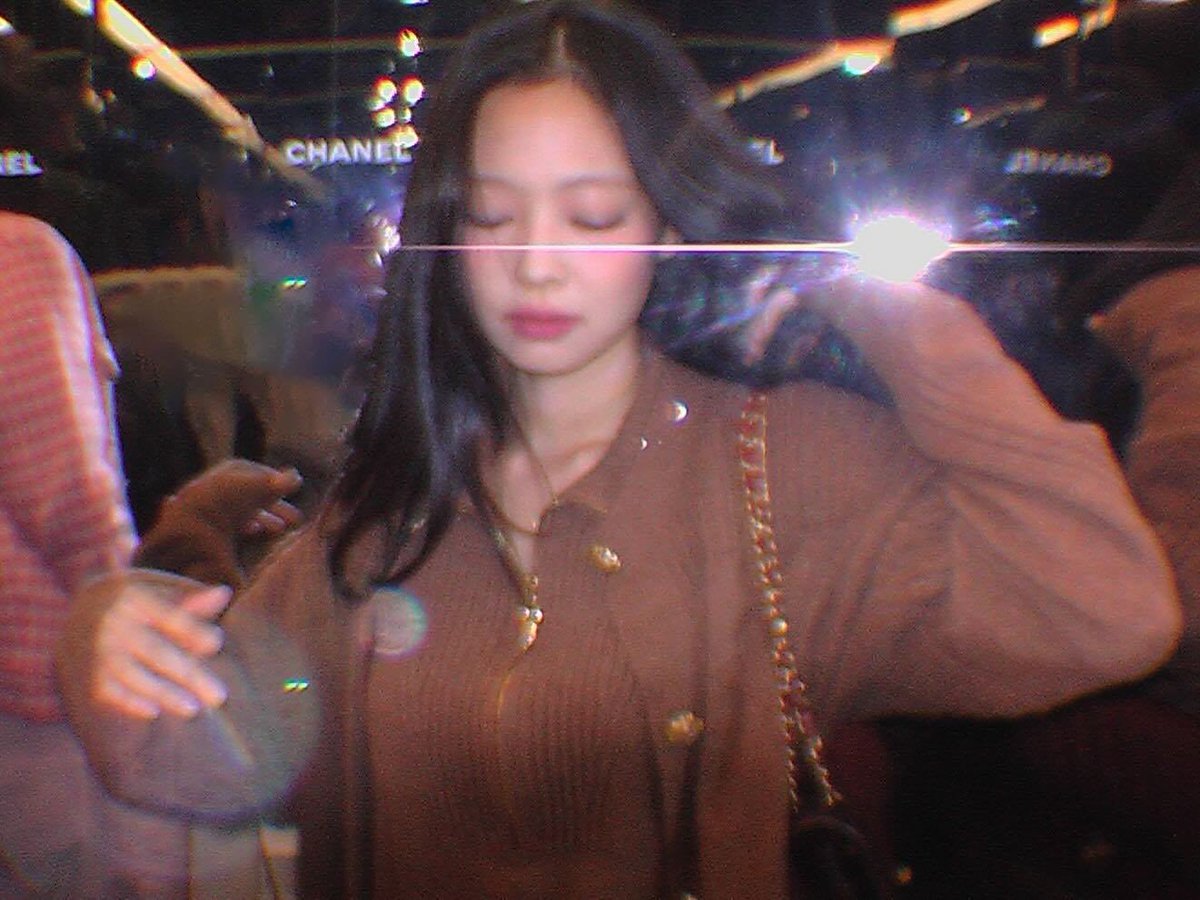 luyyyy05040's tweet photo. JENNIE HEADLINES GOV BALL
#JENNIEGovernorsBall #JENNIE https://t.co/rQewMVD812
