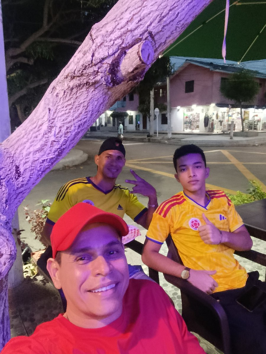 Helmuttcontre's tweet photo. #hoyrespiromundial Desde al Carbón Quillero en Barranquilla. https://t.co/Yy8swceEgh