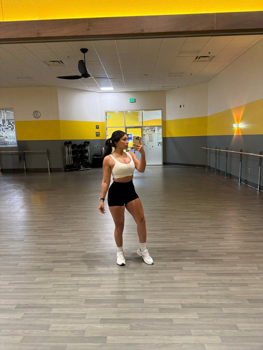 oseannnj's tweet photo. Gym fits this week ✨#gymgirl https://t.co/NY3bvcDiol
