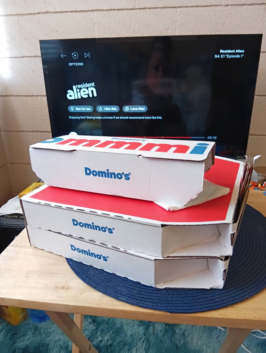 AshleyB46824012's tweet photo. Ooh, starting this #ResidentAlien season 4 off right! Just finished work, pre ordered this and boom, now I'm ready to finish the 1st EP! Love that I got napkins btw, usually never do w/ordering โจ๏ธ!
@netflix
#pizza
#Dominos
@dominos https://t.co/SDziiYa4B7
