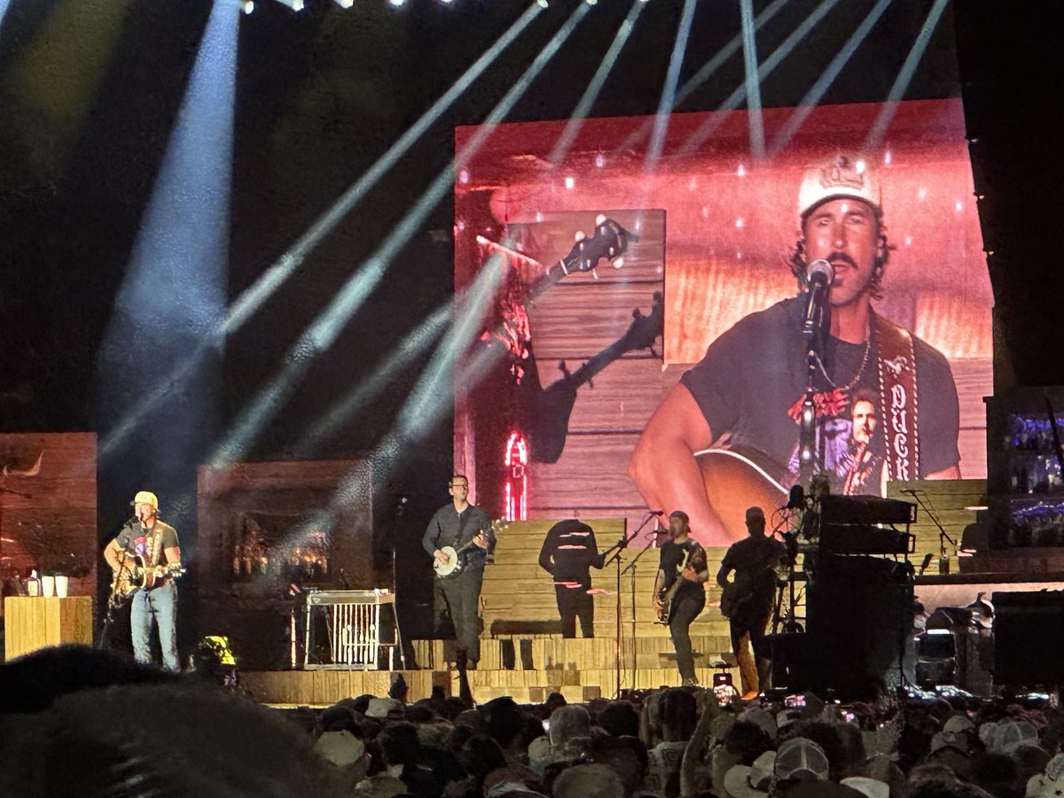 ITG885's tweet photo. Thursday night at the Caroline Country Music Fest - Justin Moore, Tim Elliott and Riley Green!... https://t.co/XL7QTpnwAB