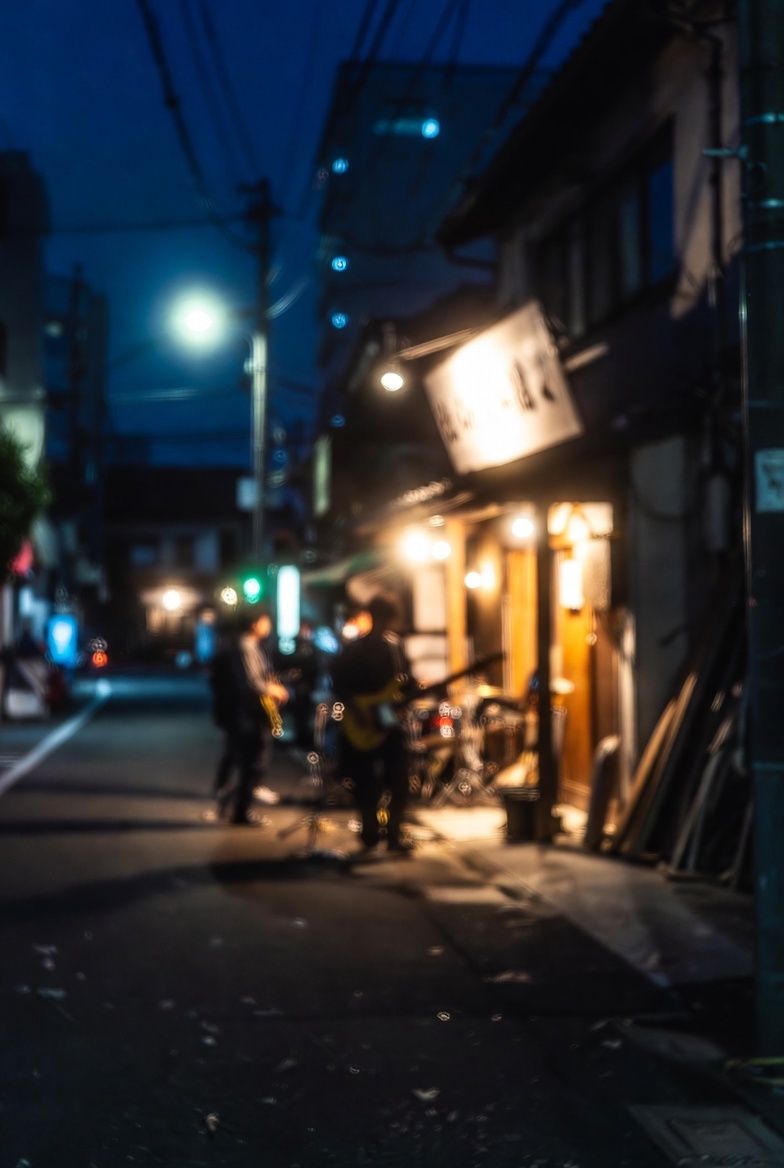 yuuscouter's tweet photo. 若いバンドのライブ動画見てて、セッティングで苦戦してるの伝わってきてこっちまで弦触りたくなった。
あの必死さが伝染するよな〜。こういう子たち支えてる人たちってほんとすごいと思うわ https://t.co/8JxWnCBeLK