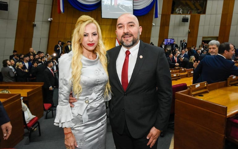 hyperFEDEX's tweet photo. Ni vivo en Lambaré pero me alegro tanto que haya perdido el clan González- Arevalo https://t.co/Dbl3PrAiJT