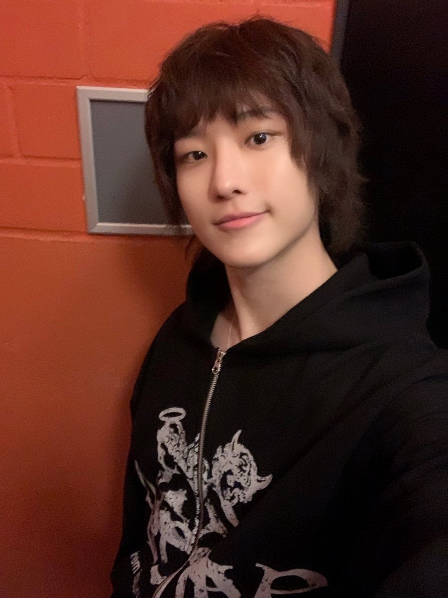 c_woodzofficial's tweet photo. [📷] 
260607
2026 WOODZ WORLD TOUR＇Archive. 1＇ IN BERLIN

BERLIN MOODZ와 함께 남긴
또 하나의 Archive🧡💙

#WOODZ #우즈
#Archive1 #Archive1_in_Berlin https://t.co/vcz5ECTLJ2