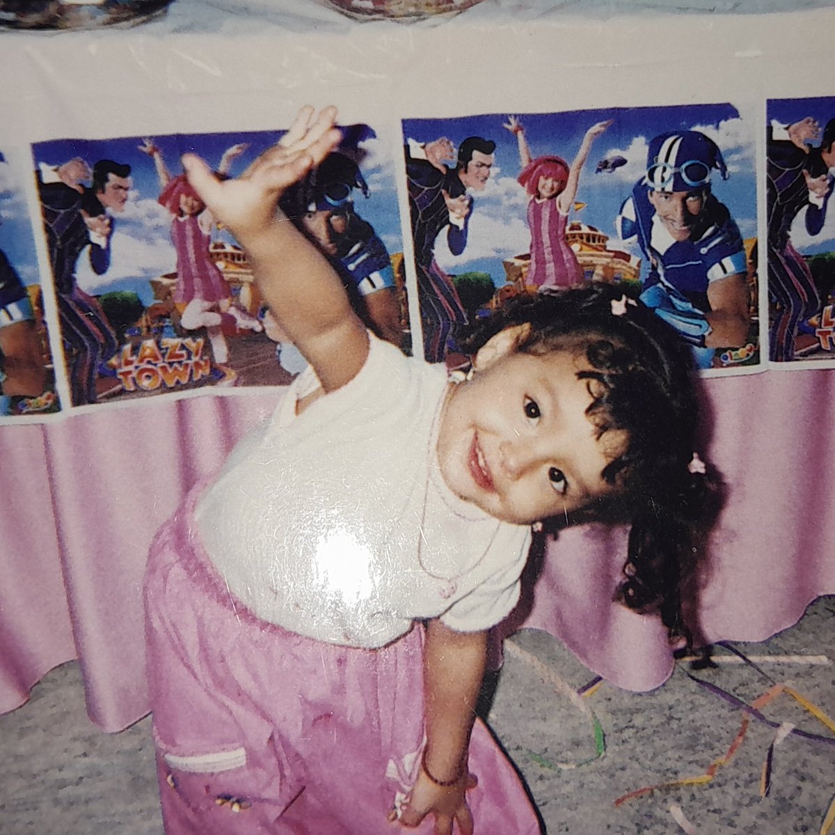 thvesos's tweet photo. baby bias                                      baby me https://t.co/mpPQW986fX