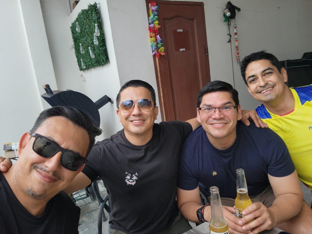 gabovaras's tweet photo. “Celebranding”, suave no más.. https://t.co/iuGGrmN1bL