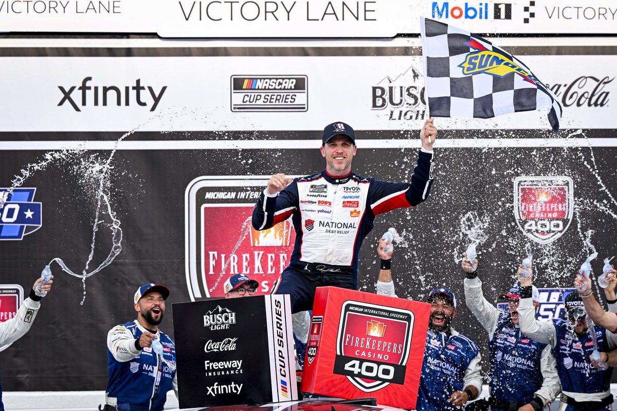 XfinityRacing's tweet photo. A tremendous tribute to Kyle Busch from Denny Hamlin. 💜 https://t.co/3jdUbOYXA1