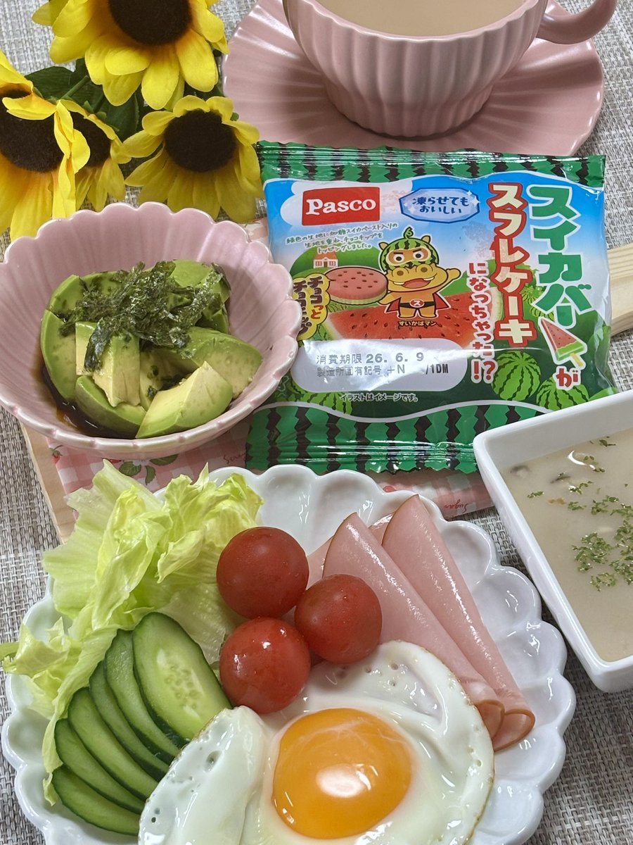 maki11201120's tweet photo. おはようございます₍ᐢ⑅•ω•⑅ᐢ₎ദ⸒⸒

今朝は目玉焼き
アボカドとスープも一緒に〜💓

そしてスイカバースフレケーキ🍉✨

こんなん見つけたら
買ってまうやろ〜🤭💓

今週もよろしくお願いします🎀

#朝ごはん https://t.co/AOywhGRZhK