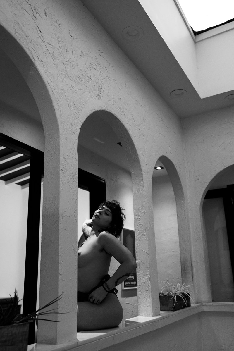 FIONASYLVR's tweet photo. 🧵⇥MONOCHROME MONDAY ⇤🧵

My favorite day of the week is here!! COMMENT your favorite MONOCHROME moments, stills, or videos.

✨SHARE ✭ LIKE ✭ COMMENT ✭ RT✨

🖤 I wanna see you all in B&amp;W to celebrate the aesthetic I cherish🤍 https://t.co/oj1ujWXfmd