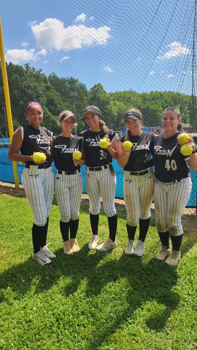 Emma30Kansas's tweet photo. Had a great start to the season with the East Coast showcase. Love all of my teammates, we killed it at the play with 7 💣’s. Cant wait for the next one! @VAFuryPlat2028 @CoastRecruitsSB @ExtraInningSB @LegacyLegendsS1 @PrepSoftball https://t.co/b9y0M7gtvo